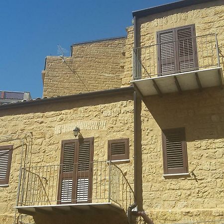 B&B A Due Passi Dal Centro อากริเจนโต ภายนอก รูปภาพ