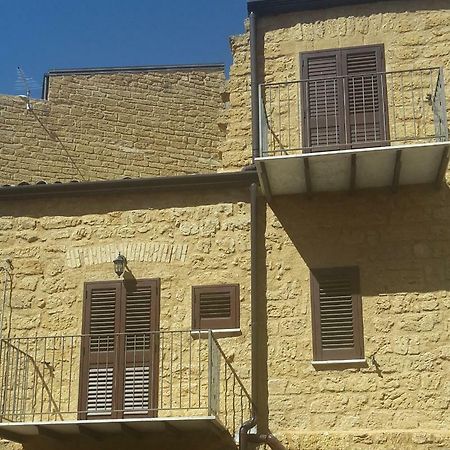 B&B A Due Passi Dal Centro อากริเจนโต ภายนอก รูปภาพ