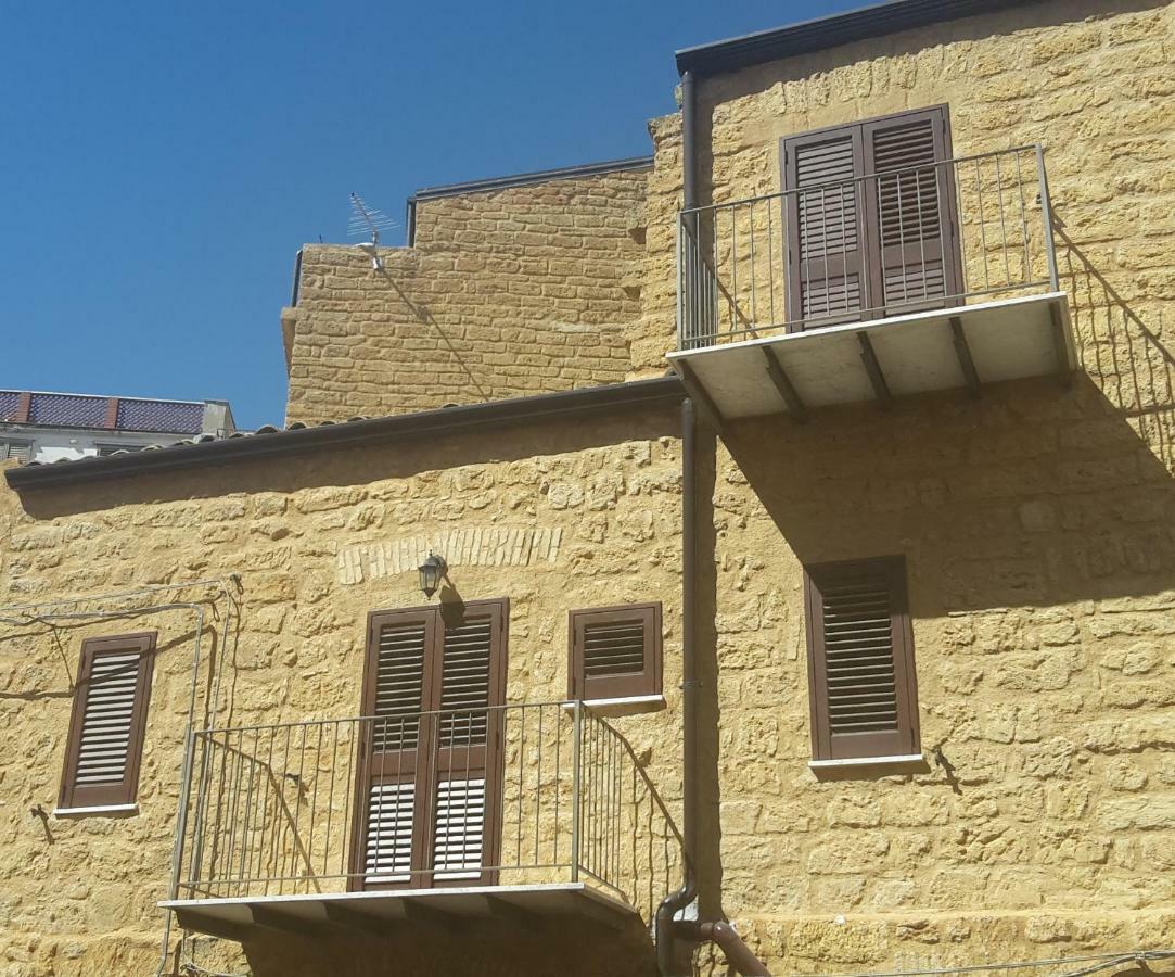 B&B A Due Passi Dal Centro อากริเจนโต ภายนอก รูปภาพ